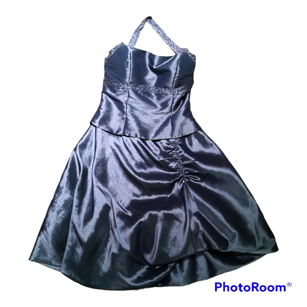 ❤️Host Pick❤️Laura metallic ball gown with puffy skirt.